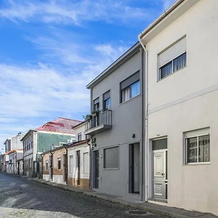 Garden Avenue Apartment *